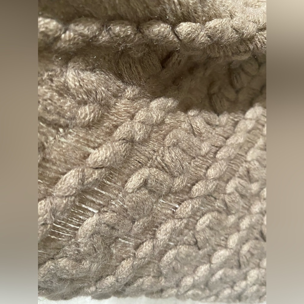 Poncho - Picture 2 of 6
